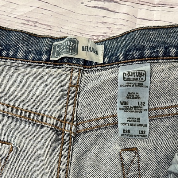 Levi relaxed signature 38x32 distressed denim jeans - Picture 9 of 12